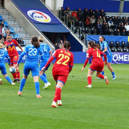 Derrota de la selecció femenina davant Grècia amb millores en el joc (0-3)
